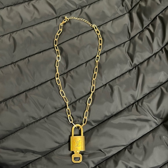 100% Authentic Louis Vuitton Lock & Key Necklace #305 LV NECKLACE - Picture 2 of 11